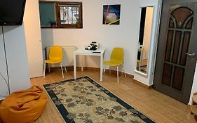 Ultracentral Lozonschi Apartament Parter